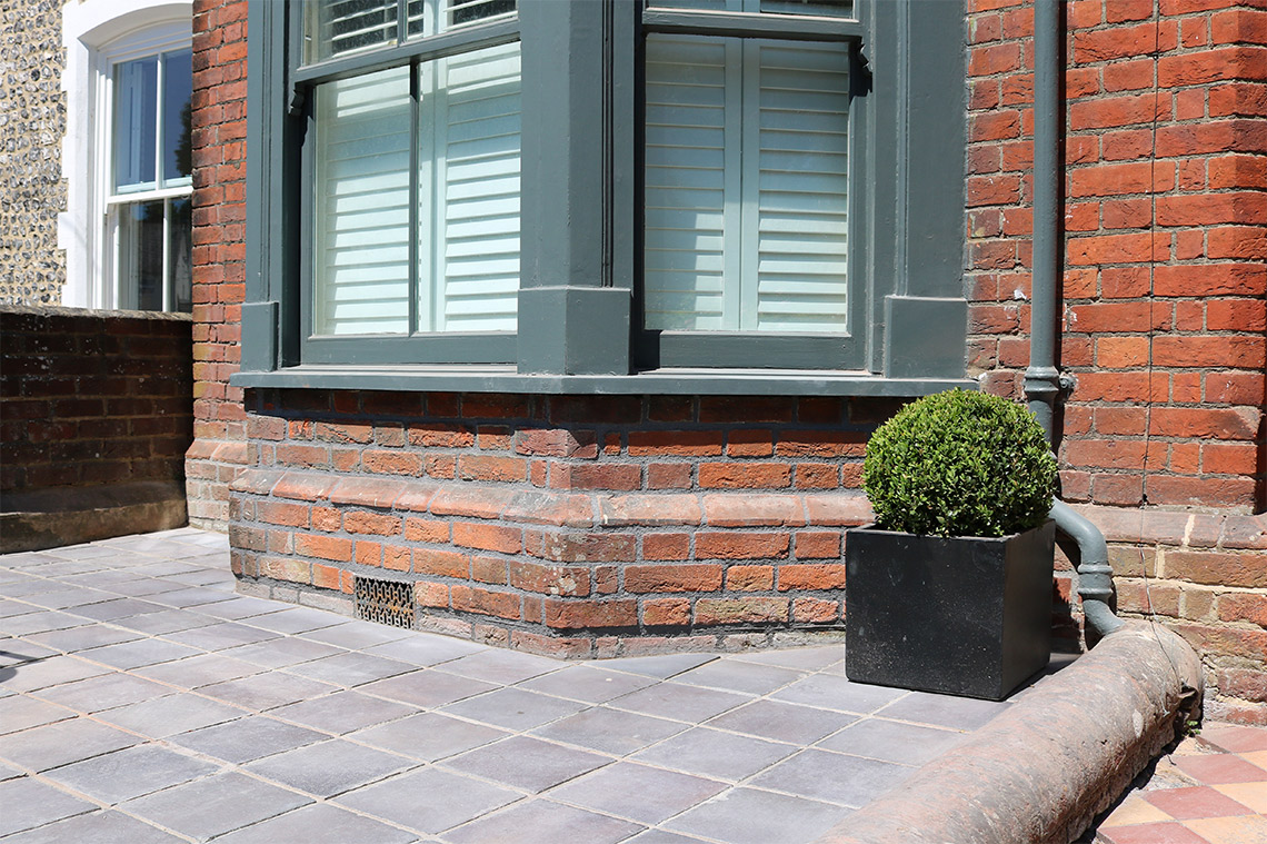 Victorian Bay Window Lime Mortar Repoint and repair Winchester